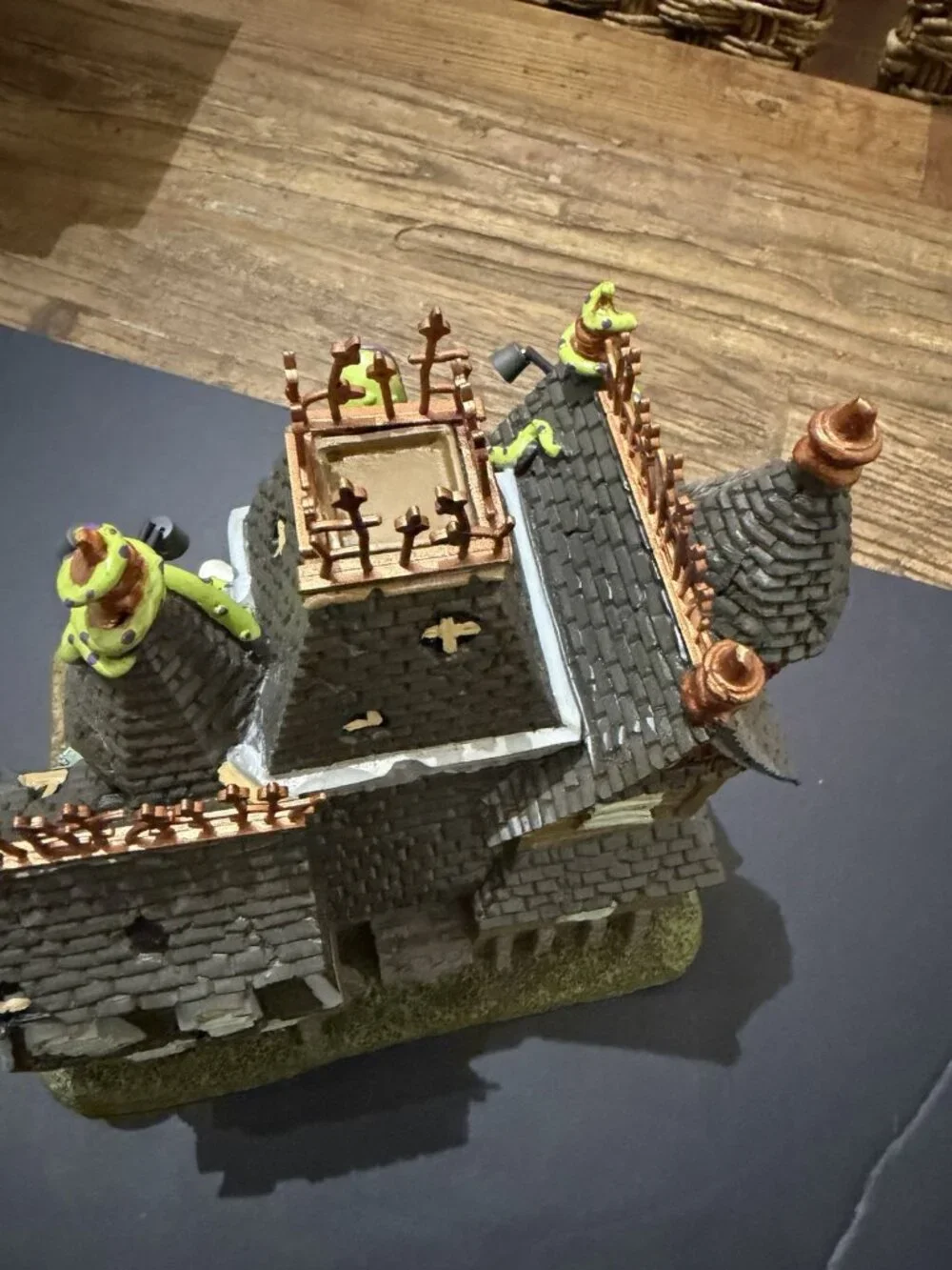 LEMAX Spooky Town THE LIVING END Lighted Building #45207 – Michaels Exclusive